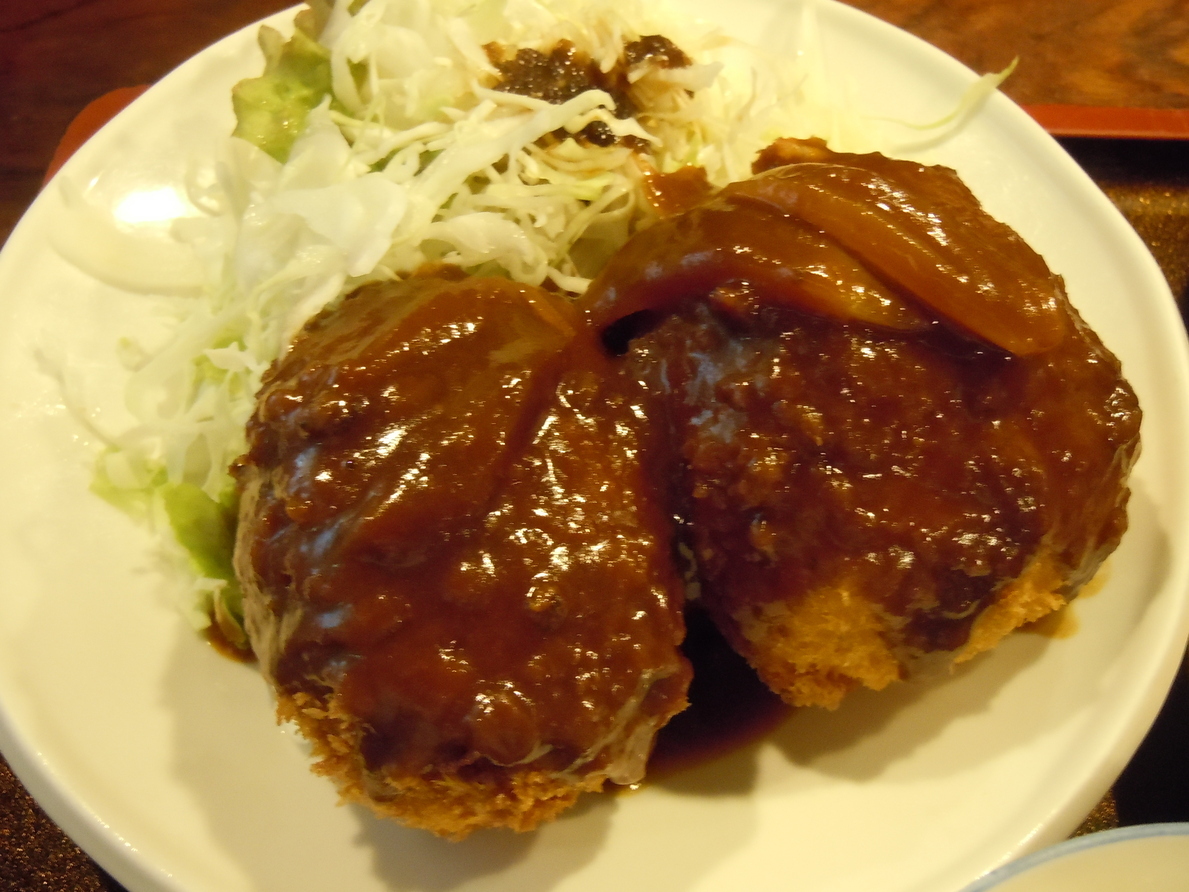 ダイニングステージ佐海屋の名物コロッケ定食