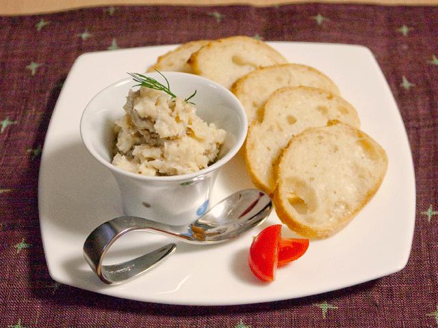 ハナムスビ - 料理写真:お豆と干物のディップ。塩麹で味付けした贅沢な味わいです。