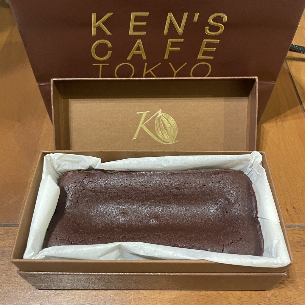 ケンズカフェ東京の特撰ガトーショコラの箱と手提げ袋