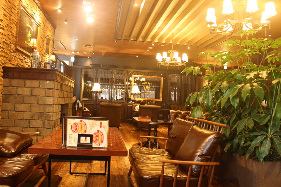 ゆっくりできるカフェならここ 心斎橋のソファ席があるカフェ Pathee パシー